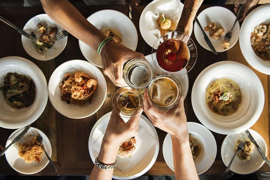 Savoring Friendship: A Comprehensive Guide to Memorable Lunches at Restaurants